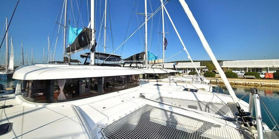 Lagoon 42 - 4 + 2 cab.