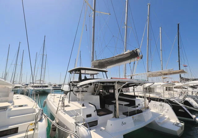 Lagoon 42 - 4 + 2 cab.
