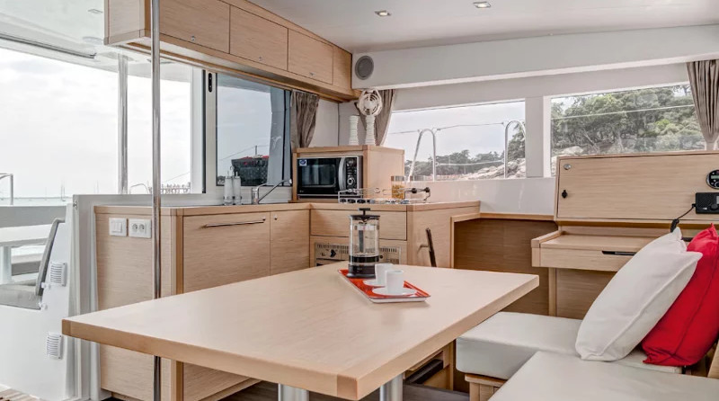 Lagoon 40 (4 cabins)