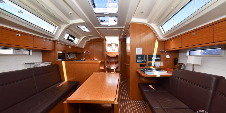 Bavaria 37