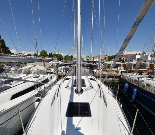 Bavaria 37