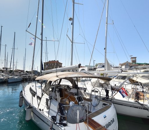 Bavaria 37