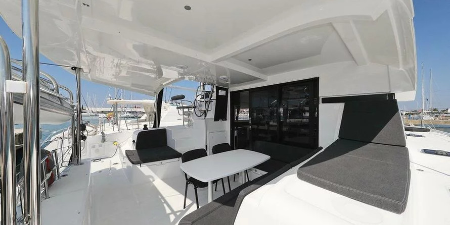 Lagoon 42 - 4 + 2 cab.