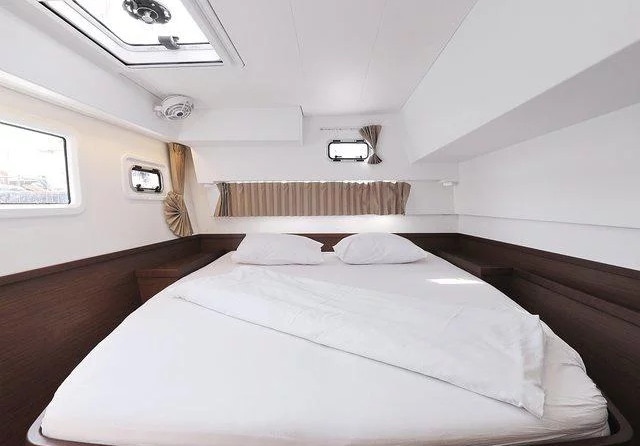 Lagoon 42 - 4 + 2 cab.