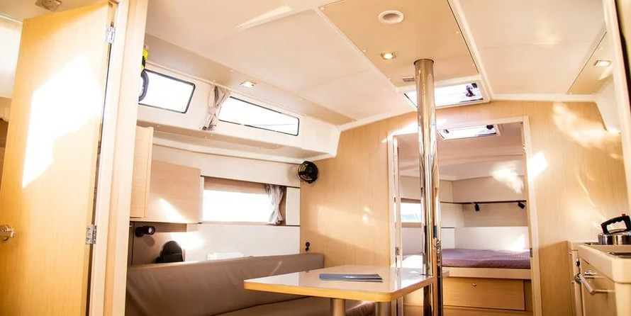 Beneteau Oceanis 38.1