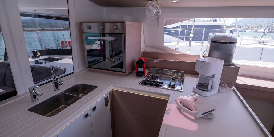 Fountaine Pajot Astréa 42