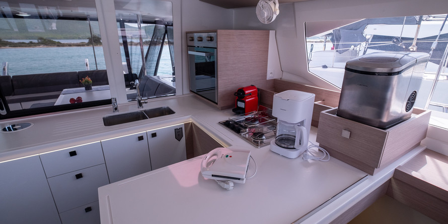 Fountaine Pajot Astréa 42