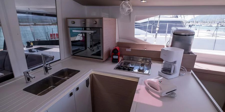 Fountaine Pajot Astréa 42
