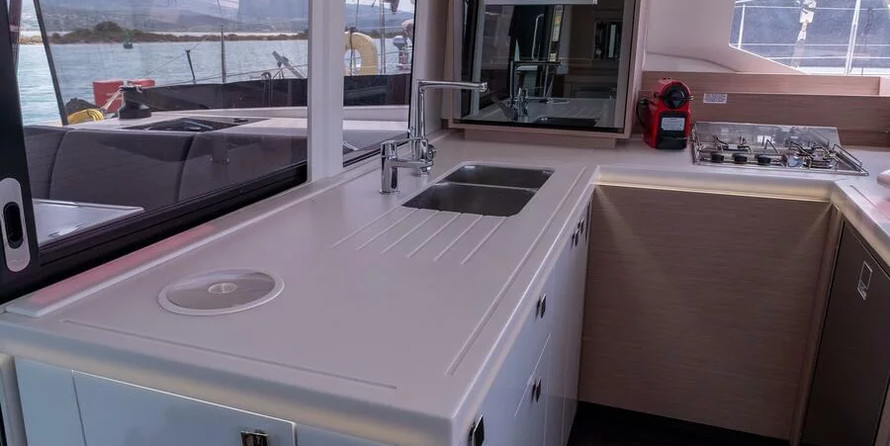 Fountaine Pajot Astréa 42
