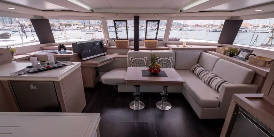 Fountaine Pajot Astréa 42