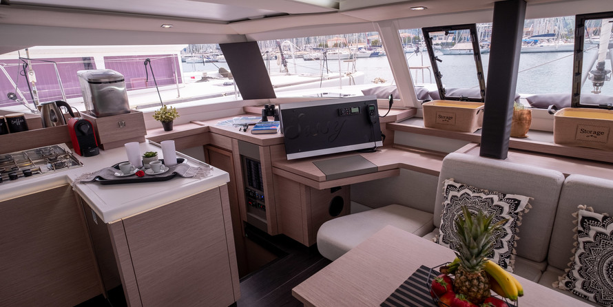 Fountaine Pajot Astréa 42