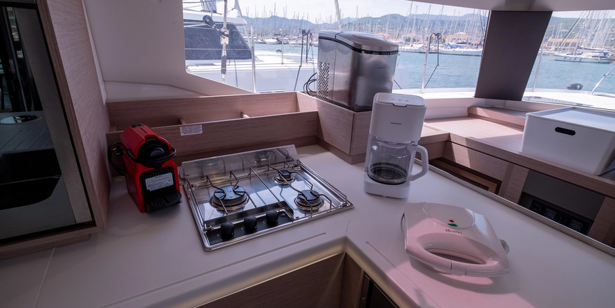 Fountaine Pajot Astréa 42