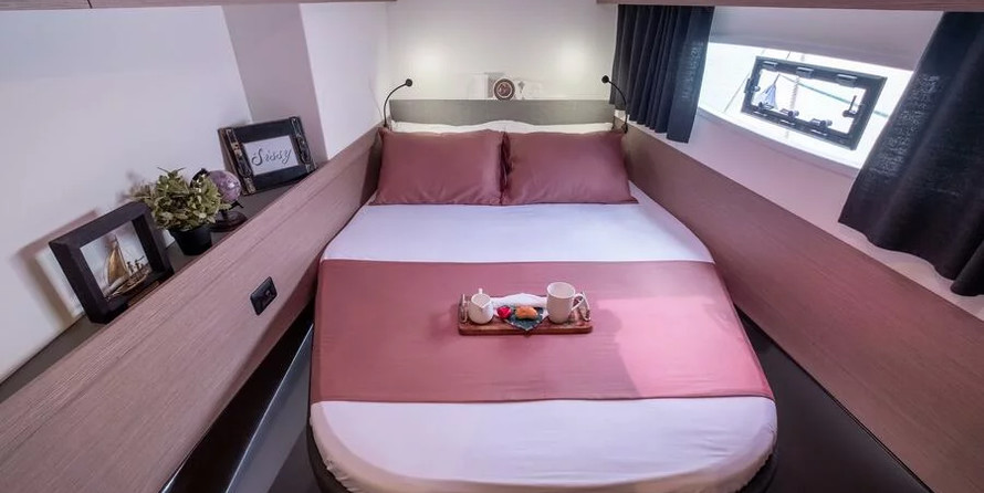 Fountaine Pajot Astréa 42