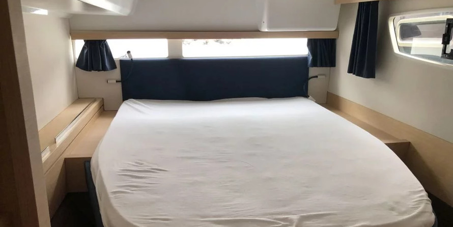 Fountaine Pajot Lucia 40