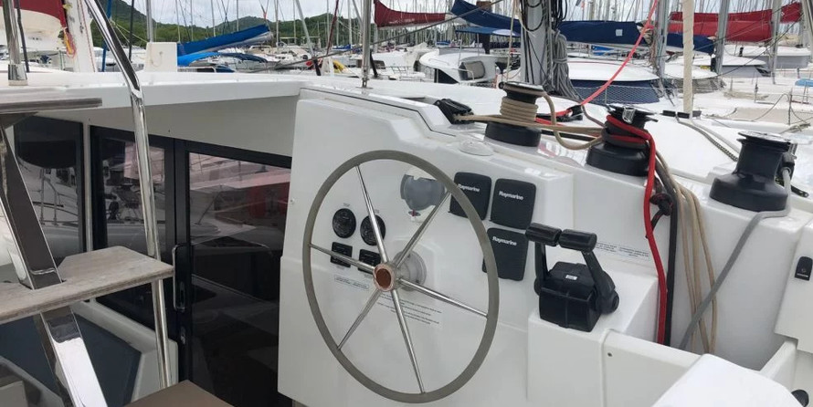 Fountaine Pajot Lucia 40
