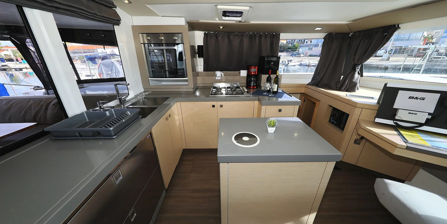 Fountaine Pajot Saona 47