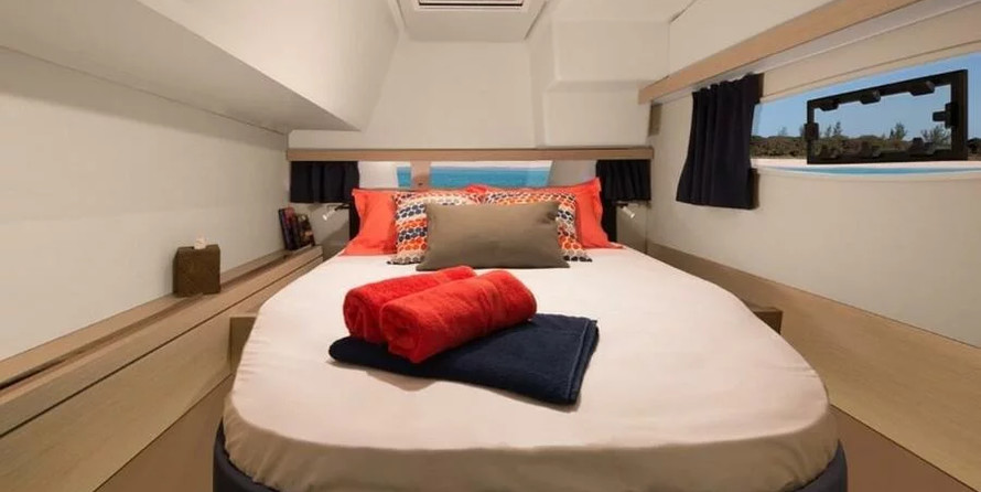 Fountaine Pajot Lucia 40