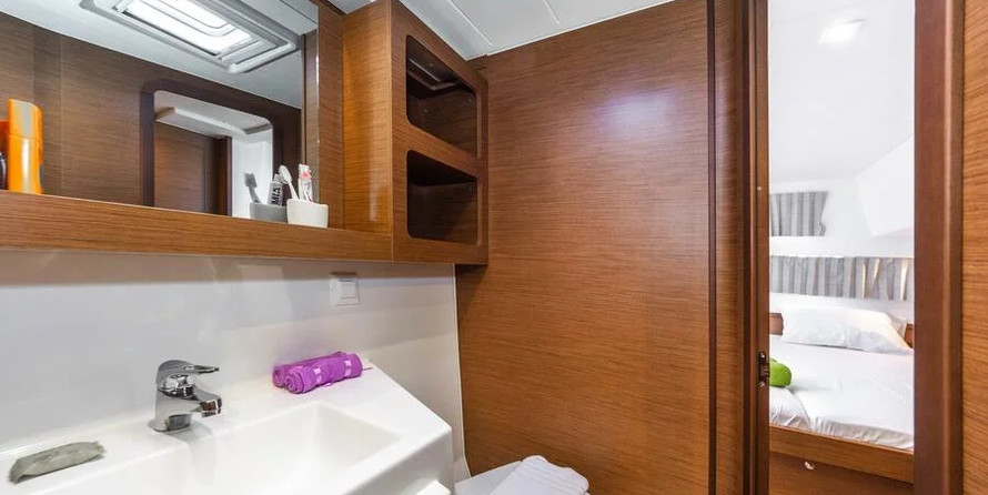 Lagoon 42 AC &amp; GEN