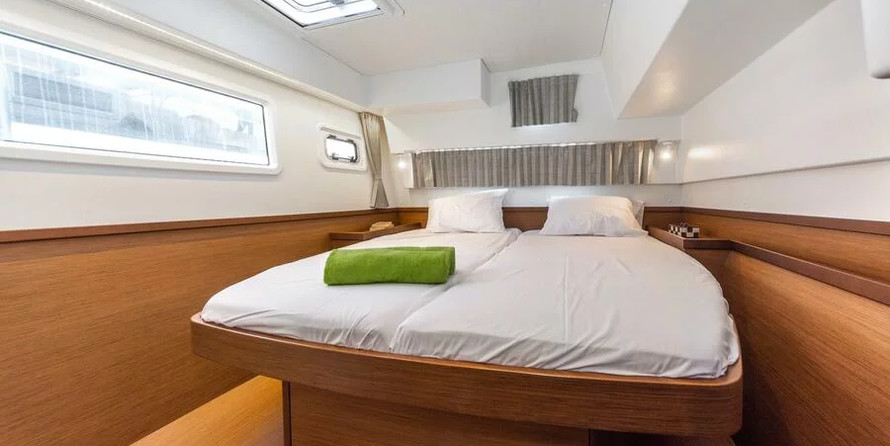 Lagoon 42 AC &amp; GEN