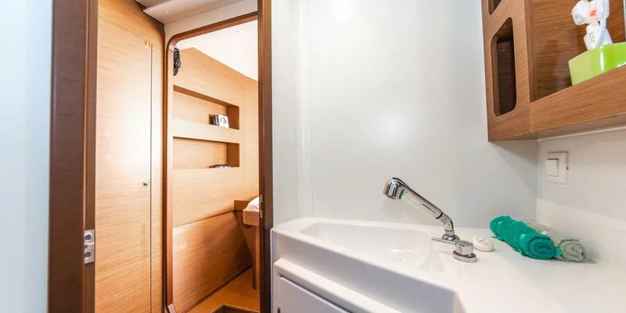 Lagoon 42 AC &amp; GEN