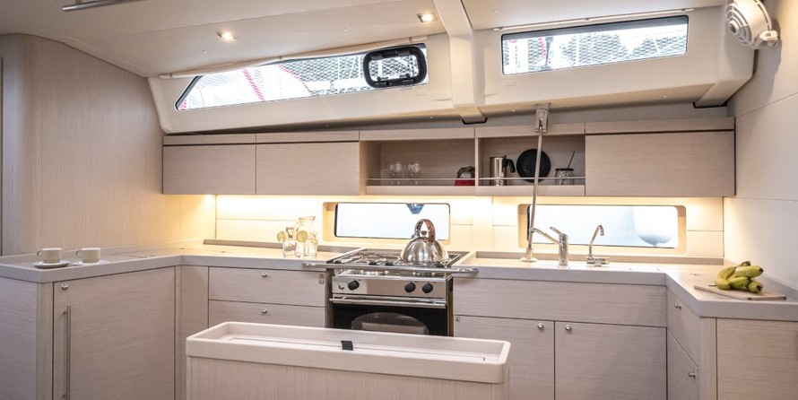 Oceanis 46.1 - owner's version
