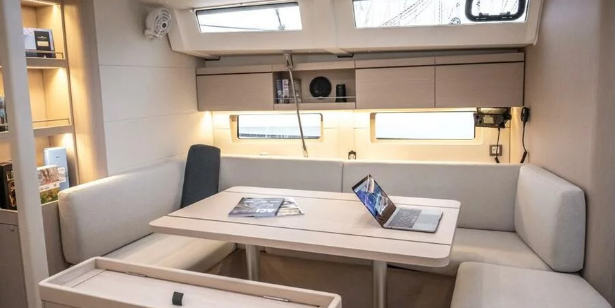 Oceanis 46.1 - owner's version