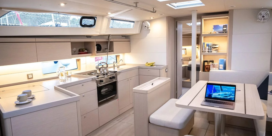 Oceanis 46.1 - owner's version