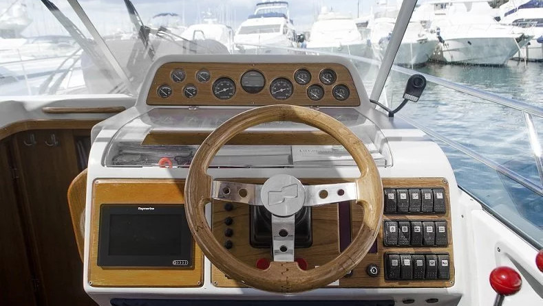 Nimbus 320 Coupe