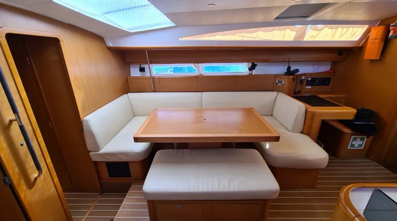 Jeanneau 53