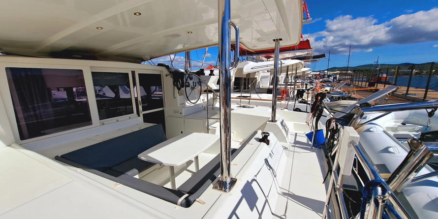 Lagoon 421