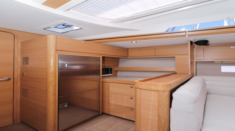 Dufour 560