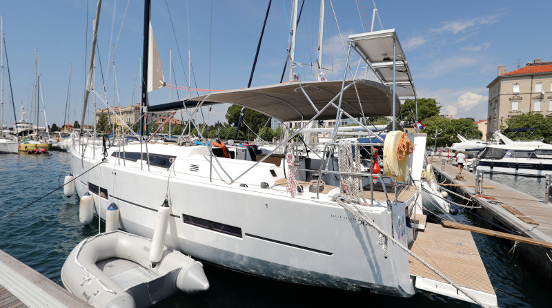 Dufour 560