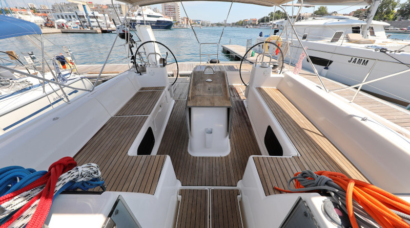 Dufour 560