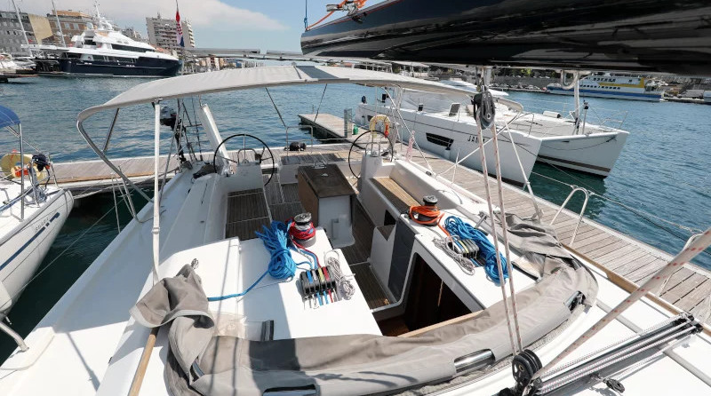 Dufour 560