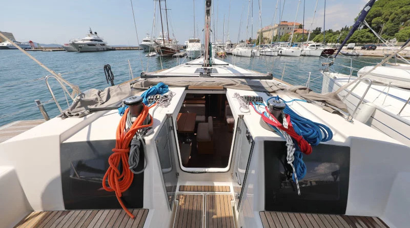 Dufour 560