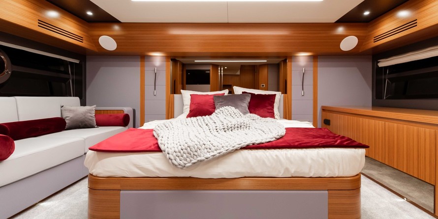 OceanClass 68 fly Hybrid