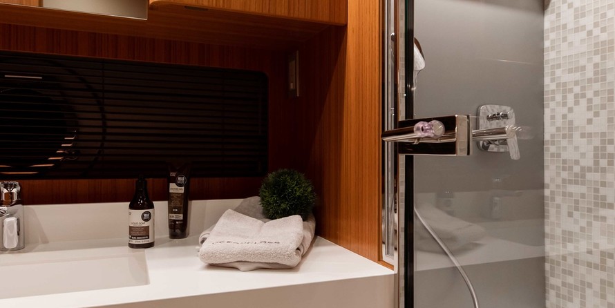 OceanClass 68 fly Hybrid