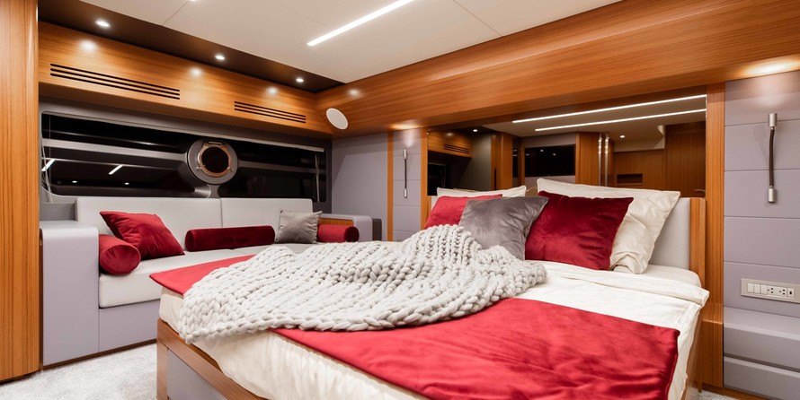 OceanClass 68 fly Hybrid