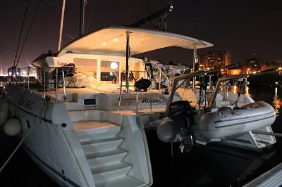 Lagoon 421