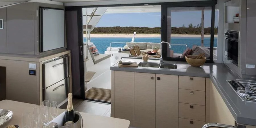Fountaine Pajot Lucia 40