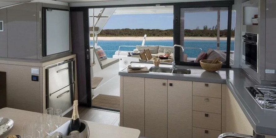Fountaine Pajot Lucia 40
