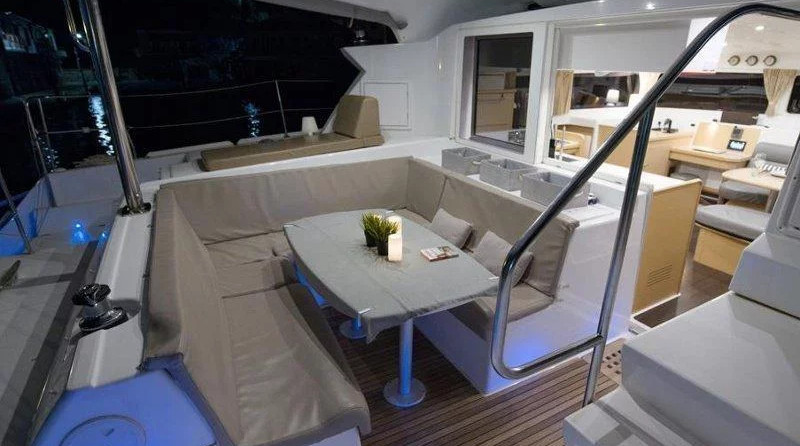 Lagoon 421