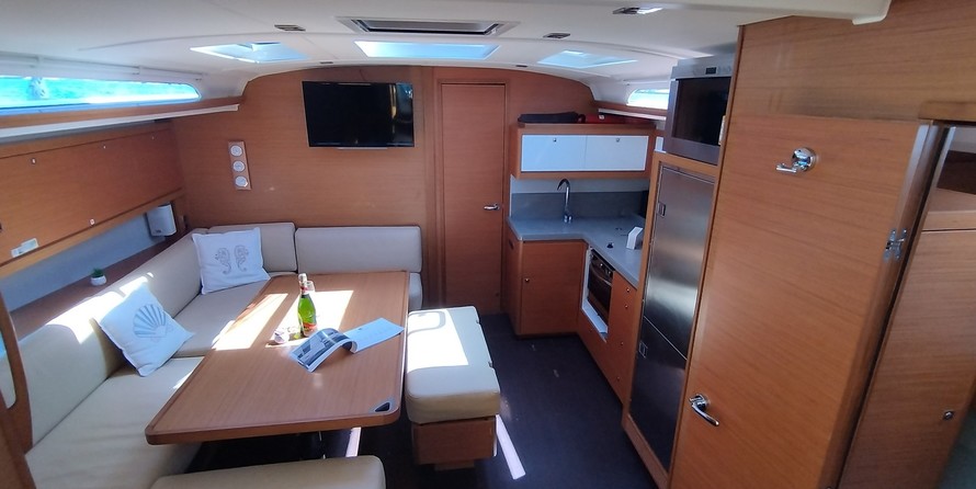 Dufour 470