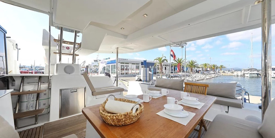 Fountaine Pajot Saona 47