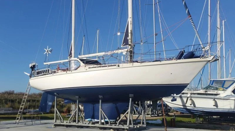 Amel Super Maramu 2000