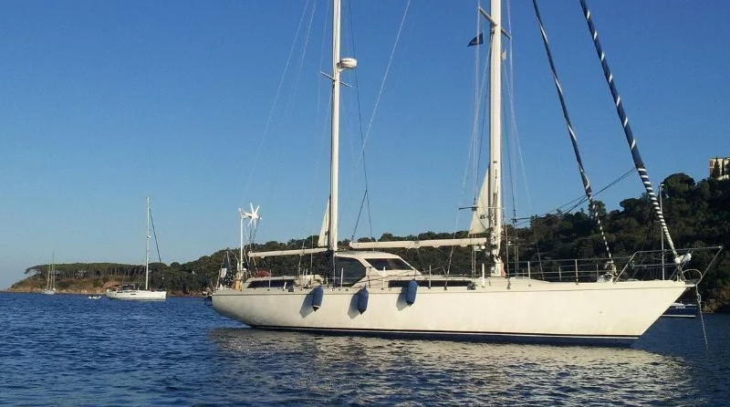 Amel Super Maramu 2000