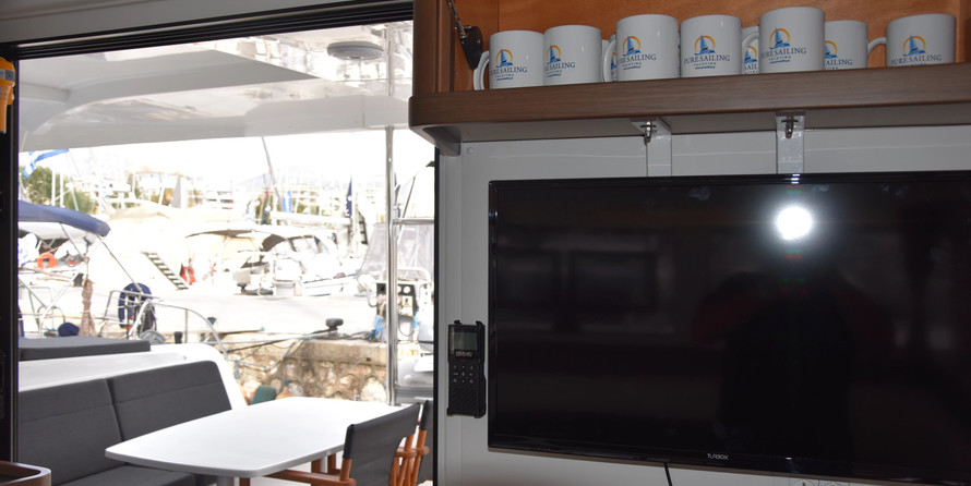 Lagoon 42 (AC, Gen, Watermaker)