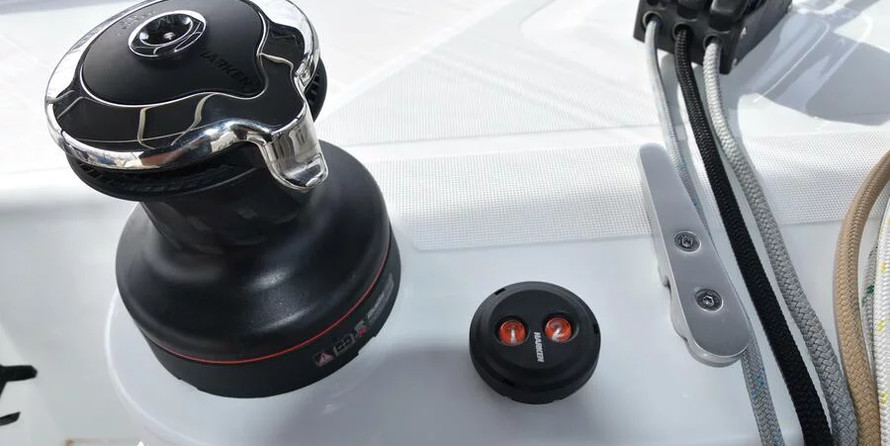 Lagoon 42 (AC, Gen, Watermaker)