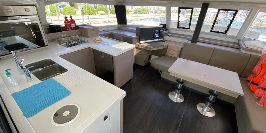 Fountaine Pajot Astréa 42