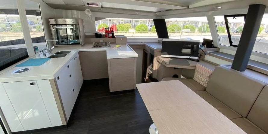 Fountaine Pajot Astréa 42
